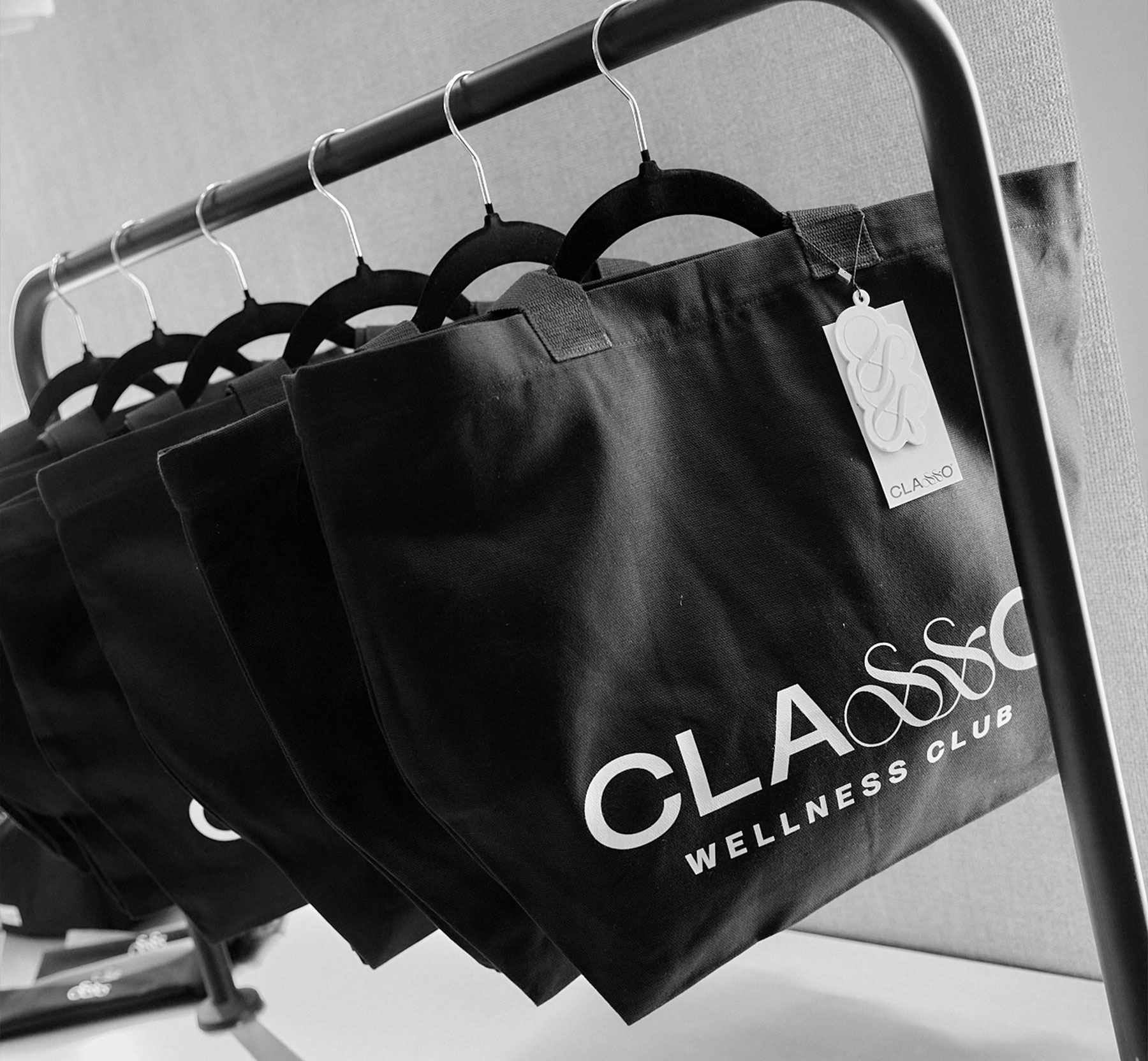 Huma shop con merchandising y prendas de la marca.