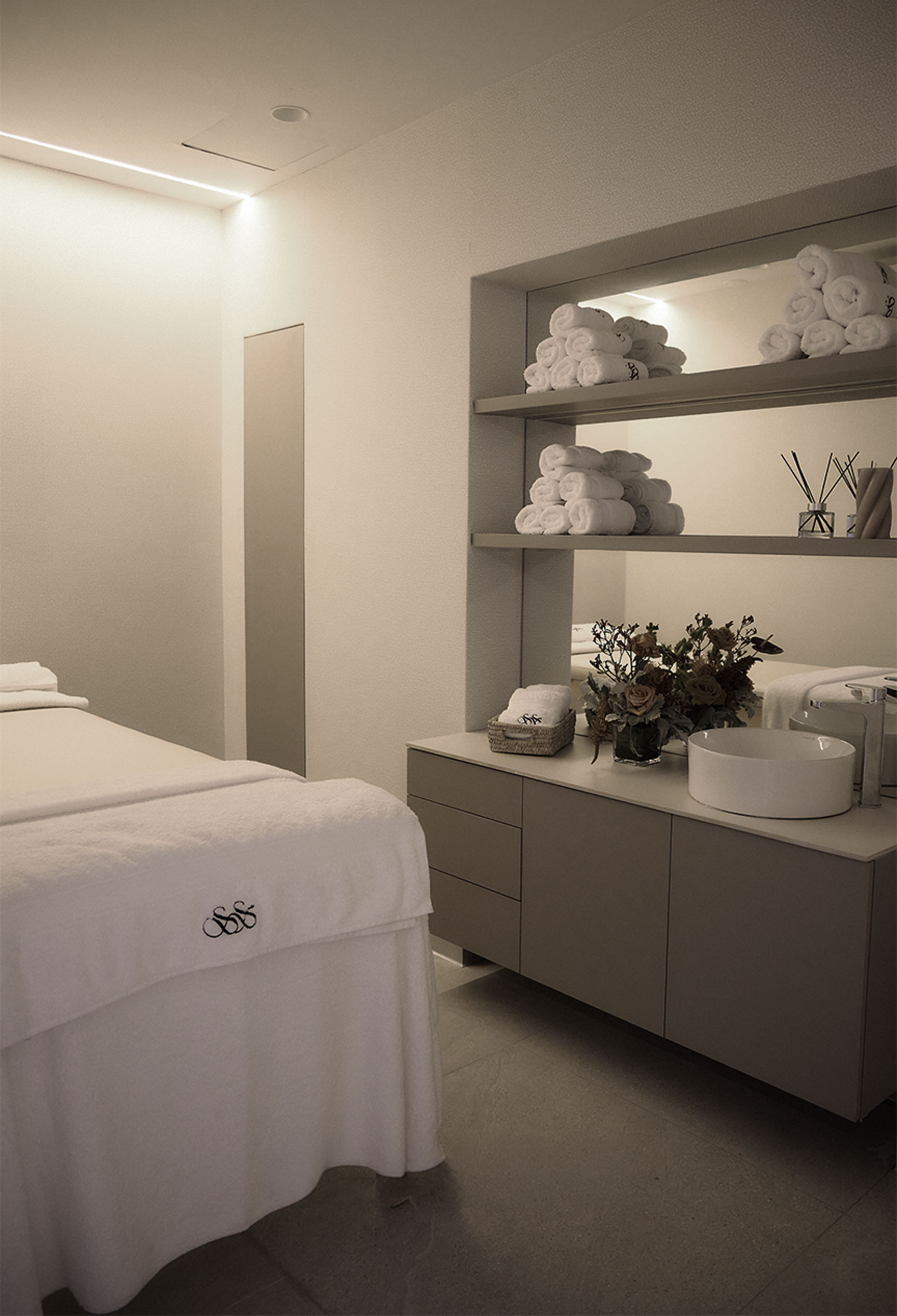 Spa de Huma con sauna y espacios de recovery.