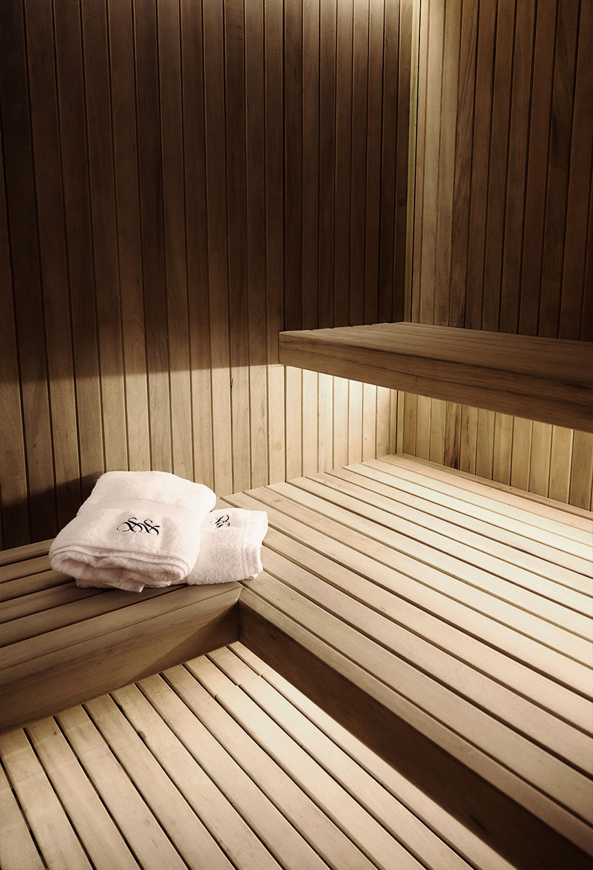 Zona wellness de Huma con acabados de madera.